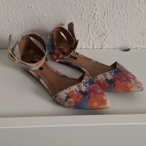 Forever 21 Shoes - Floral Pointed Toe Flats Forever 21 Shoes - Floral Pointed Toe Flats