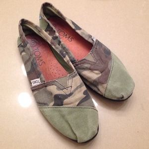 Camo TOMS