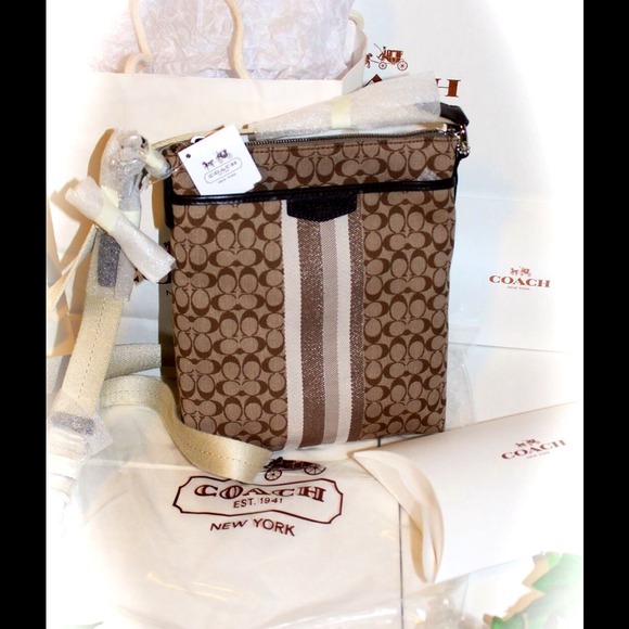 SOLD! 🍭SOLD! 🍭 COACH SIGNATURE CROSS BODY PURSE! - Picture 4 of 4