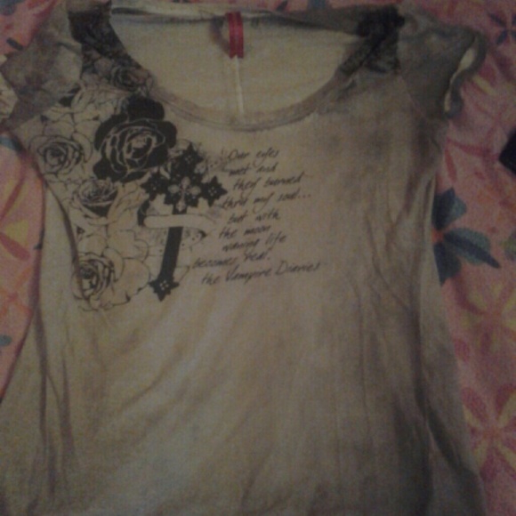 Vampire Diaries T-shirt