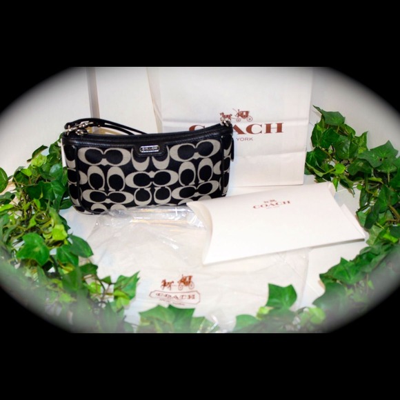 SOLD! 🚨 SOLD! 🚨 COACH WRISTLET! SOLD! SOLD! - Picture 2 of 4