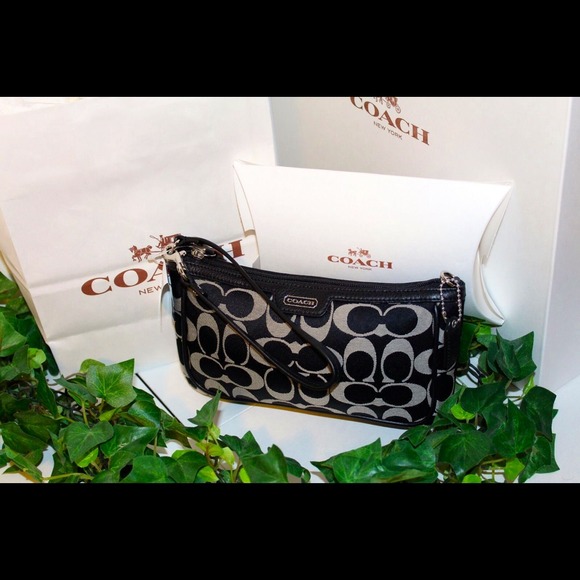 SOLD! 🚨 SOLD! 🚨 COACH WRISTLET! SOLD! SOLD! - Picture 4 of 4
