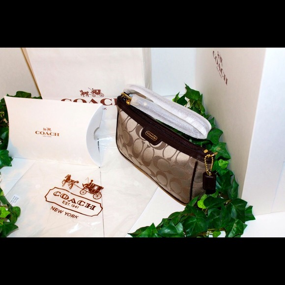 SOLD!! 📌SOLD!!! 📌COACH WRISTLET! 📌SOLD!!! - Picture 2 of 4