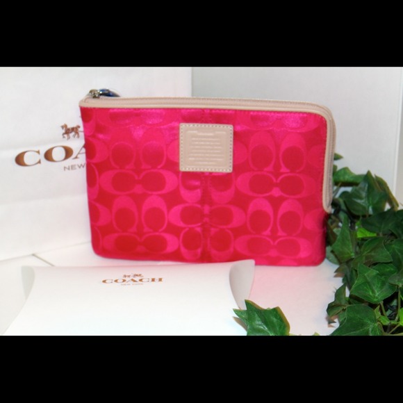 NWT AUTHENTIC COACH ERDR/MAKE UP POUCH!