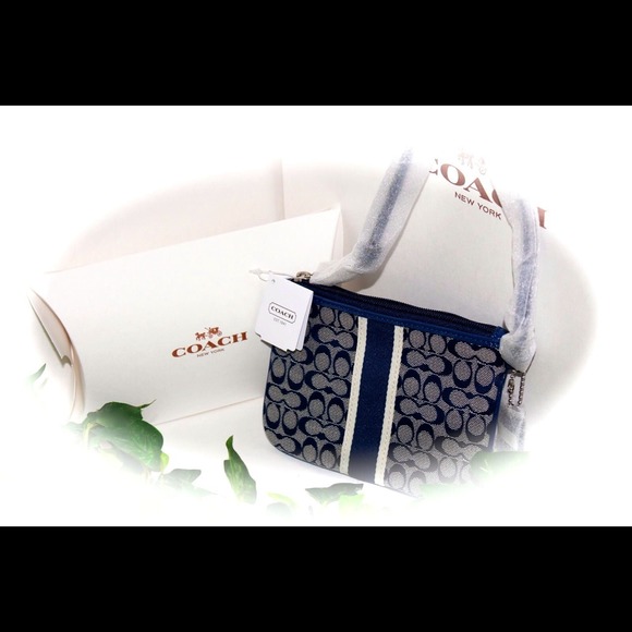 SOLD🍓! SOLD! 🍓COACH SIGNATURE WRISTLET!🍓 - Picture 4 of 4