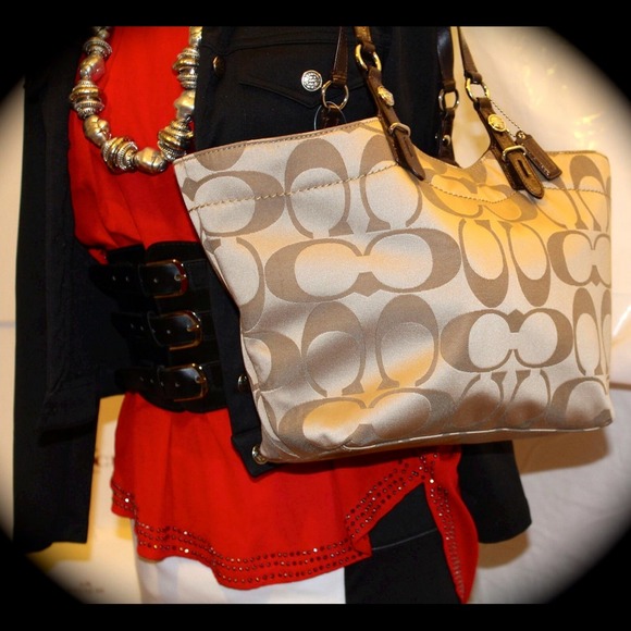 SOLD!! 🎯SOLD!! 🎯PRE-OWNED AUTHENTIC COACH PURSE. - Picture 4 of 4