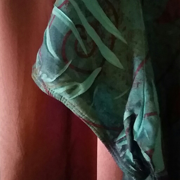 Plus size top - Picture 3 of 4