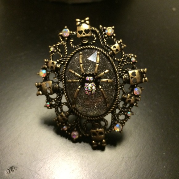 🚫SOLD🚫Stunning spider and skull ring - Picture 2 of 3