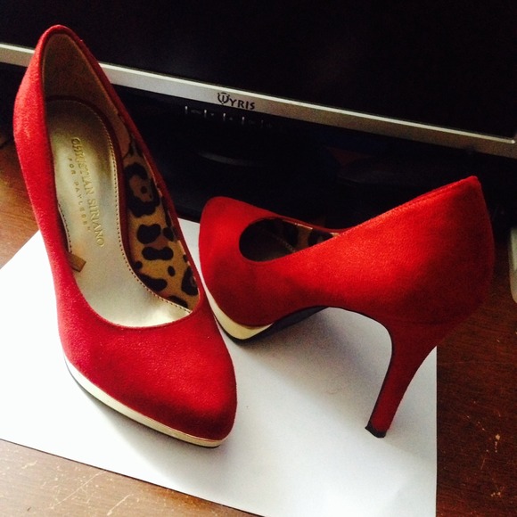 Red pumps