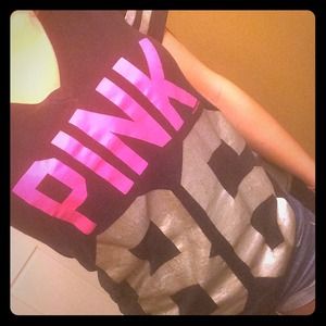 VICTORIA SECRET T-SHIRT