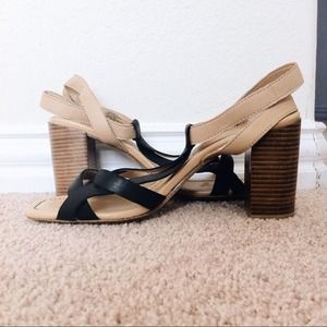 Vera Wang Black/Tan Sandals