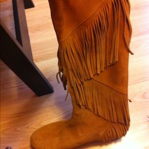 SUPER cute brown fringe boots!