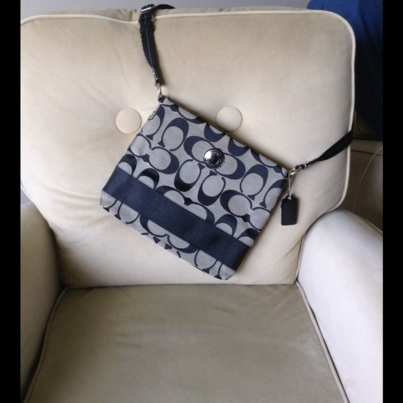 ✒️Signature Coach Crossbody File Bag❤️