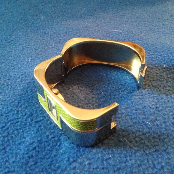 Watch - Picture 2 of 3