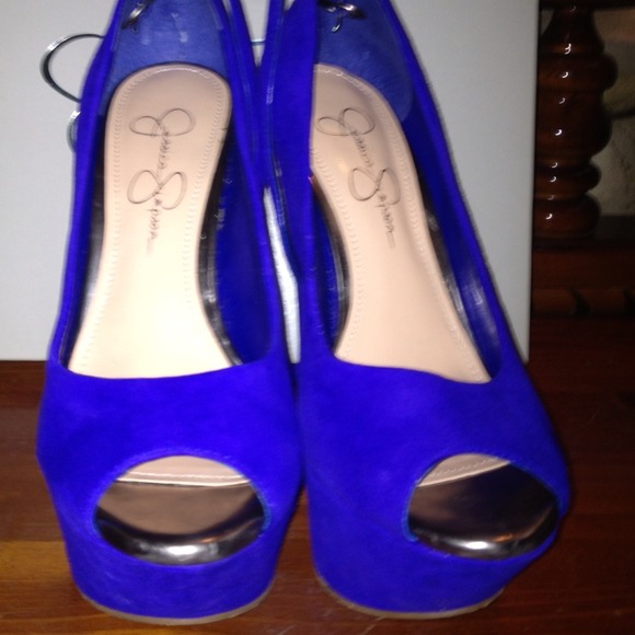 Shoes - Picture 2 of 4