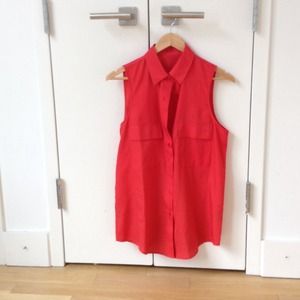 Sleeveless button up shirt