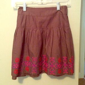 Embroidered pleated skirt