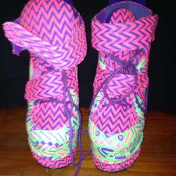Shoes - Picture 3 of 4