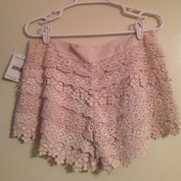 NWT Free People Crochet Love Festival Flower Short - Picture 1 of 2