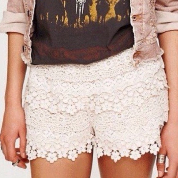 NWT Free People Crochet Love Festival Flower Short - Picture 2 of 2