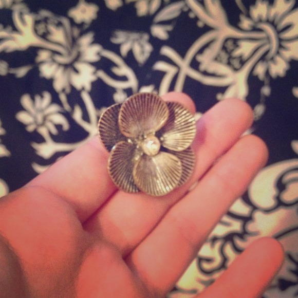 Flower metal ring - Picture 1 of 1