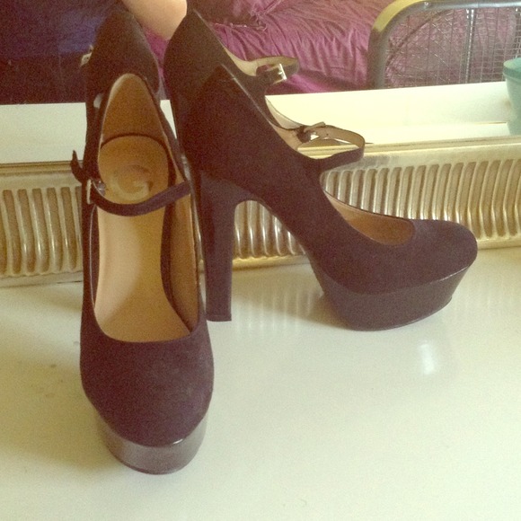G by GUESS high heels