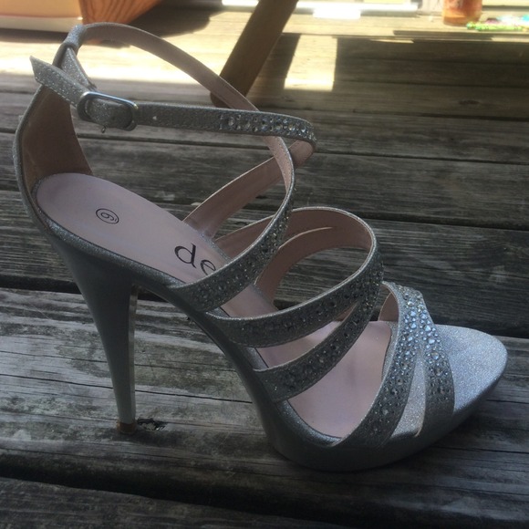 Classic Silver Heels (Prom Shoes) - Picture 3 of 3