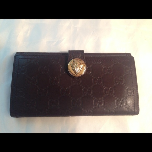 Authentic GUCCI wallet.
