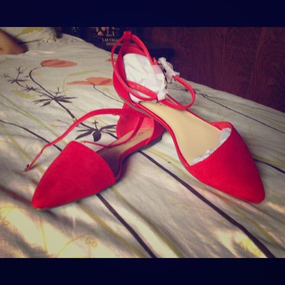 Super cute Red pointy flats