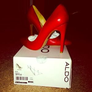 Red pumps**** Sale****