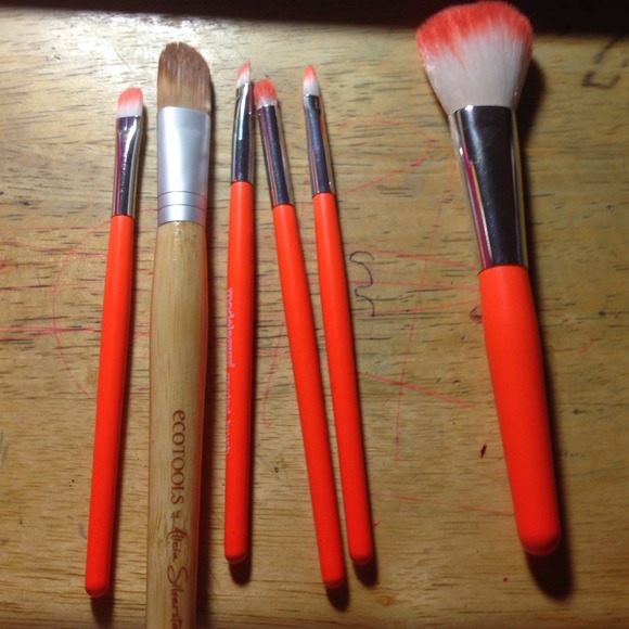 Sold!!! Makeup brushes