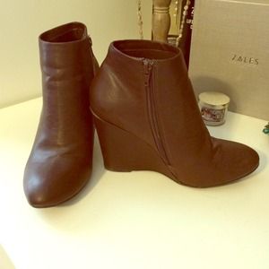 Forever 21 wedged booties💗