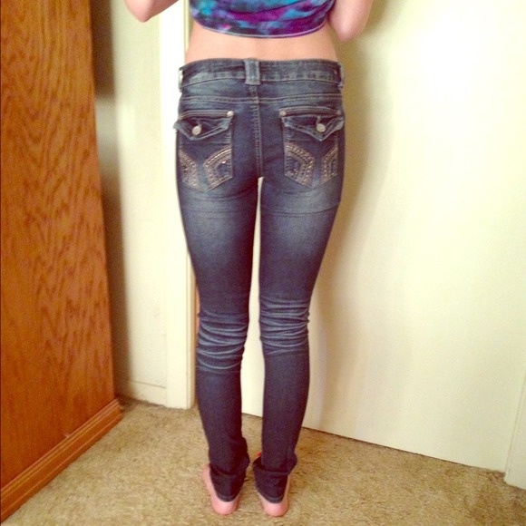 Size 3 really cute almost famous jeans❤️