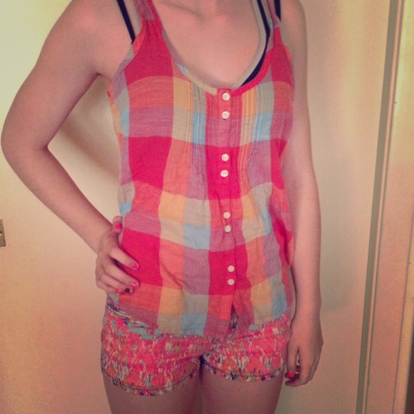 Aeropostale tank, very cute!