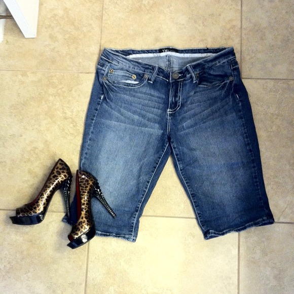 YMI Jeans Denim Capris Size 13