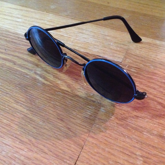 Vintage circle sunglasses