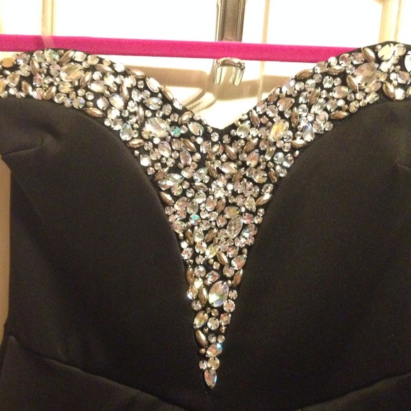 Dress - Picture 2 of 2