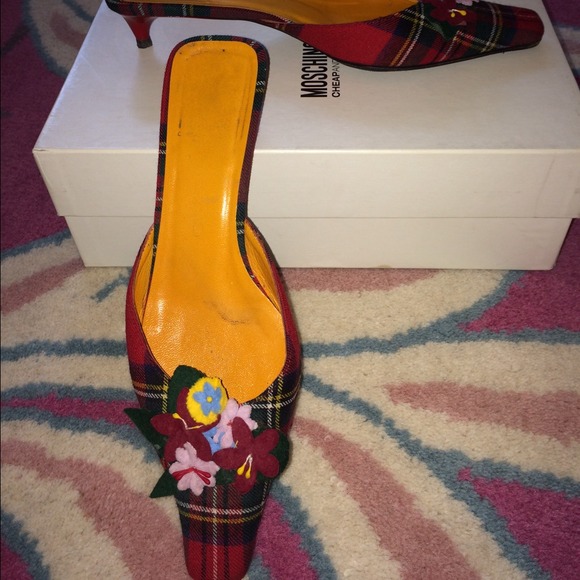 Moschino Red Plaid Felt Flowers Kitten Heels