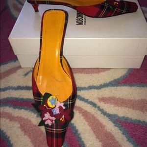 Moschino Red Plaid Felt Flowers Kitten Heels