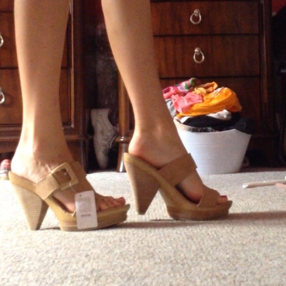 Sandals - Picture 2 of 3