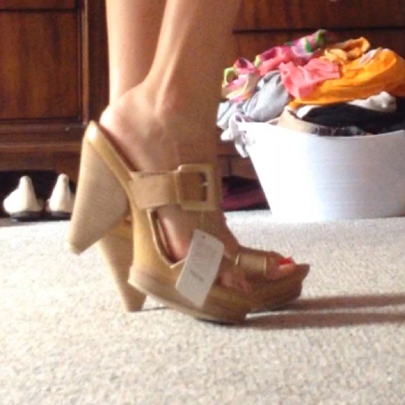 Sandals - Picture 3 of 3