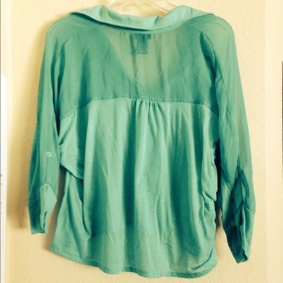 Cute effortless teal top! - Picture 2 of 2