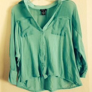 Cute effortless teal top!