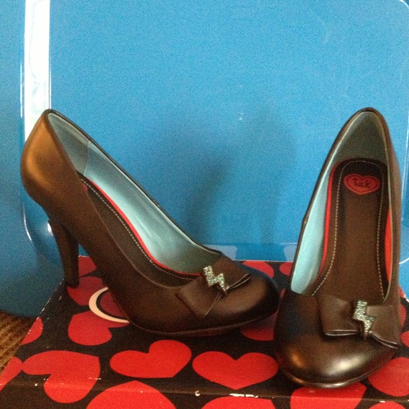 Bolt bow bolt heel black high heels