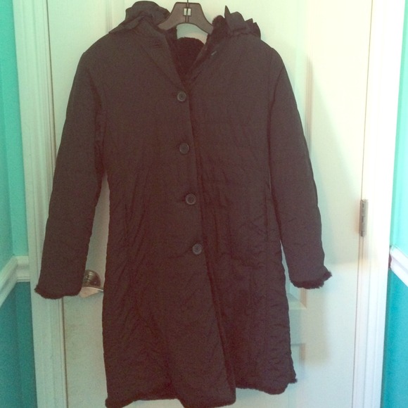 Reversible black peacoat w/ detailed hood
