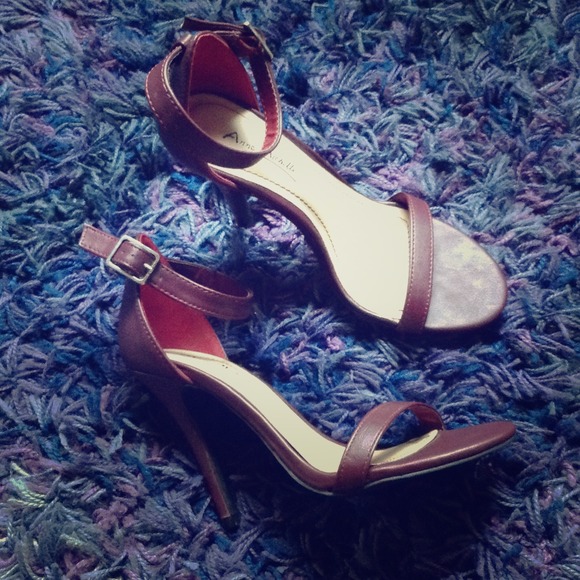 Chic burgundy pumps