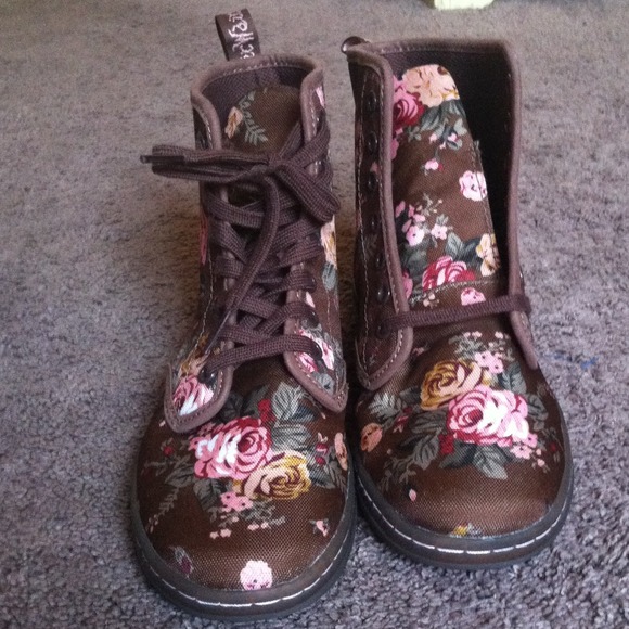 ON HOLD Dr. Marten boots