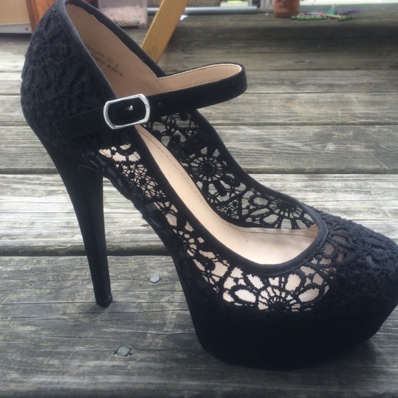 Anne Miller Black Lace Heels - Picture 3 of 3