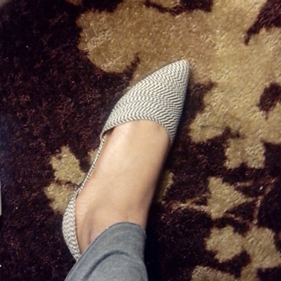 Flat shoes