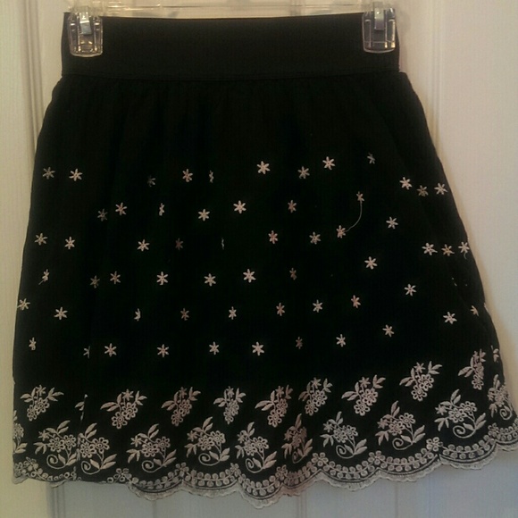 Scalloped black skirt